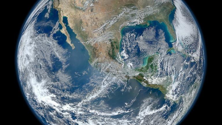 Die Erde aus dem Weltall, zusammengesetzt aus Fotos, die am 04.01.2012 aufgenommen worden sind. 