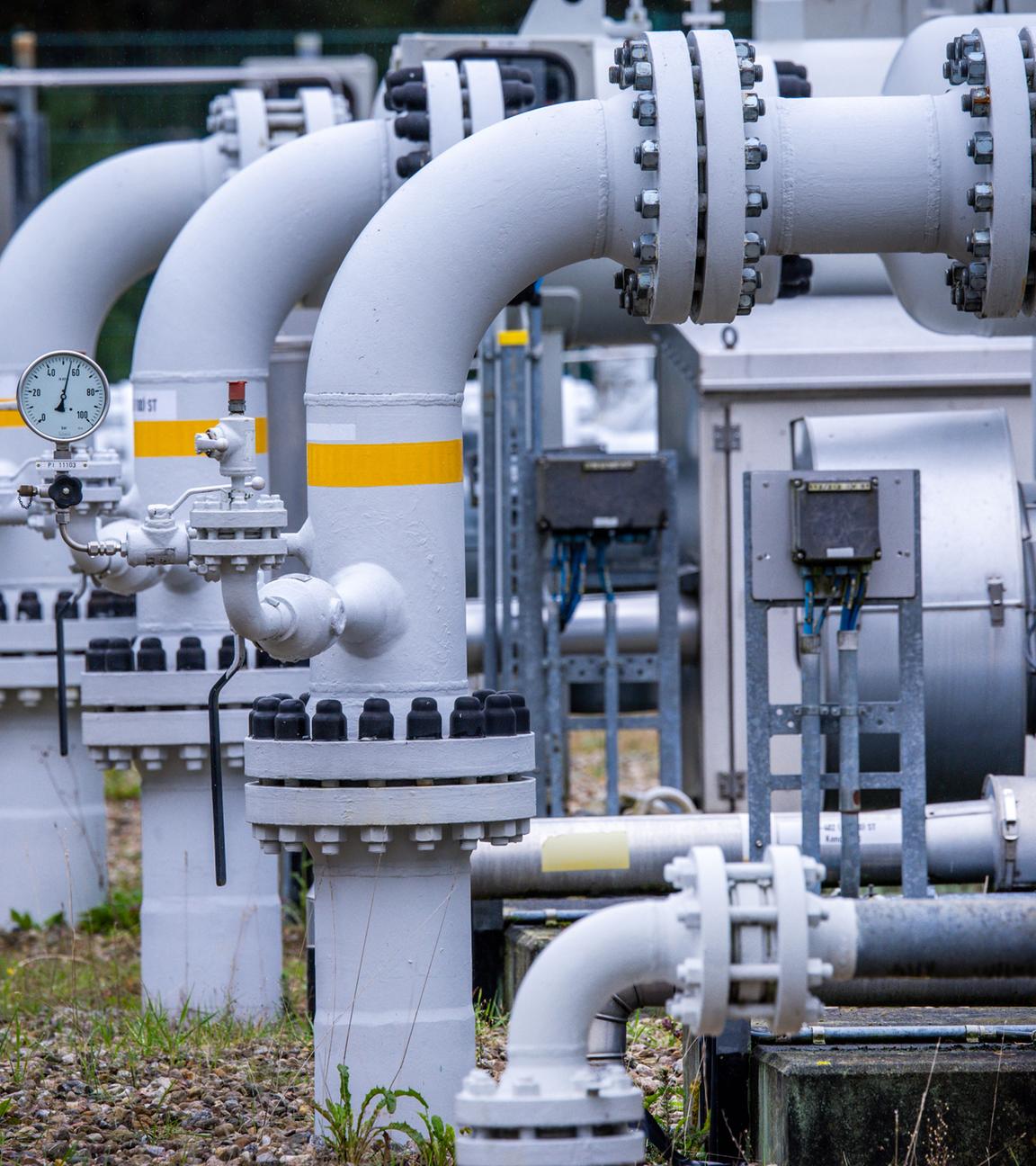 Symbolbild: Rohrsystem am Gasspeicher in Kraak