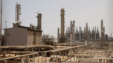 Archivfoto zeigt eine Ölanlage in Jubail, etwa 600 km von Riad entfernt. (Archiv)