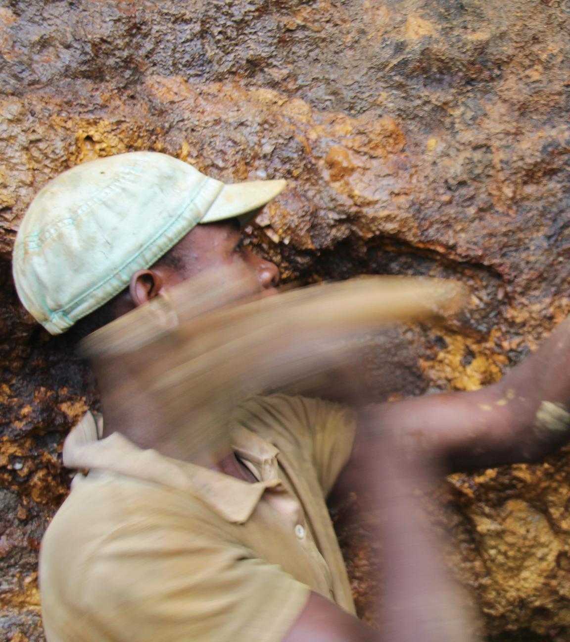 Ein Minenarbeiter im Kongo