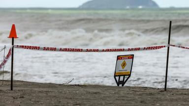 Tote und Vermisste nach Erdrutschen