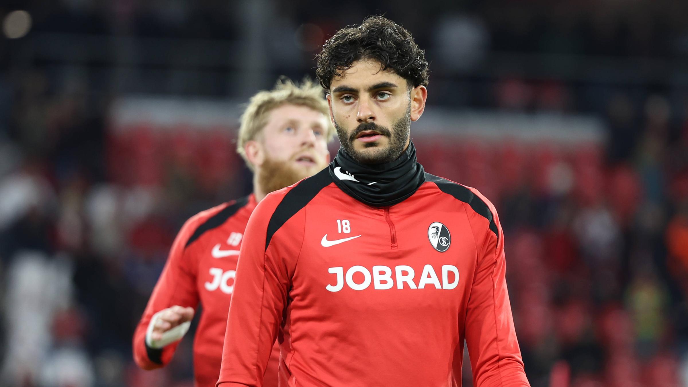 Fußballer Eren Dinkci (SC Freiburg) auf dem Spielfeld am 23.10.2025 im Spiel gegen den FC Utrecht.