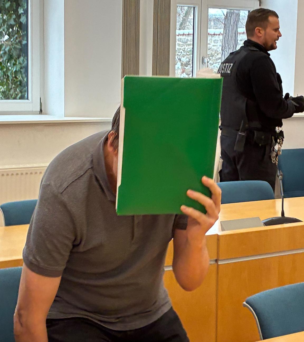 Fünf Jahre Haft: Lehrer missbraucht Schülerin