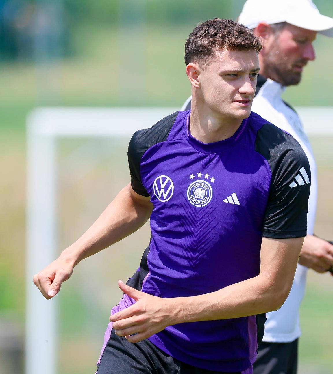 Fußballer Eric Martel am 19.06.2025 während eines Trainings der UEFA European U-21 Meisterschaft 2025 gegen den SC Slovan Modra in Modra, Slowakei.