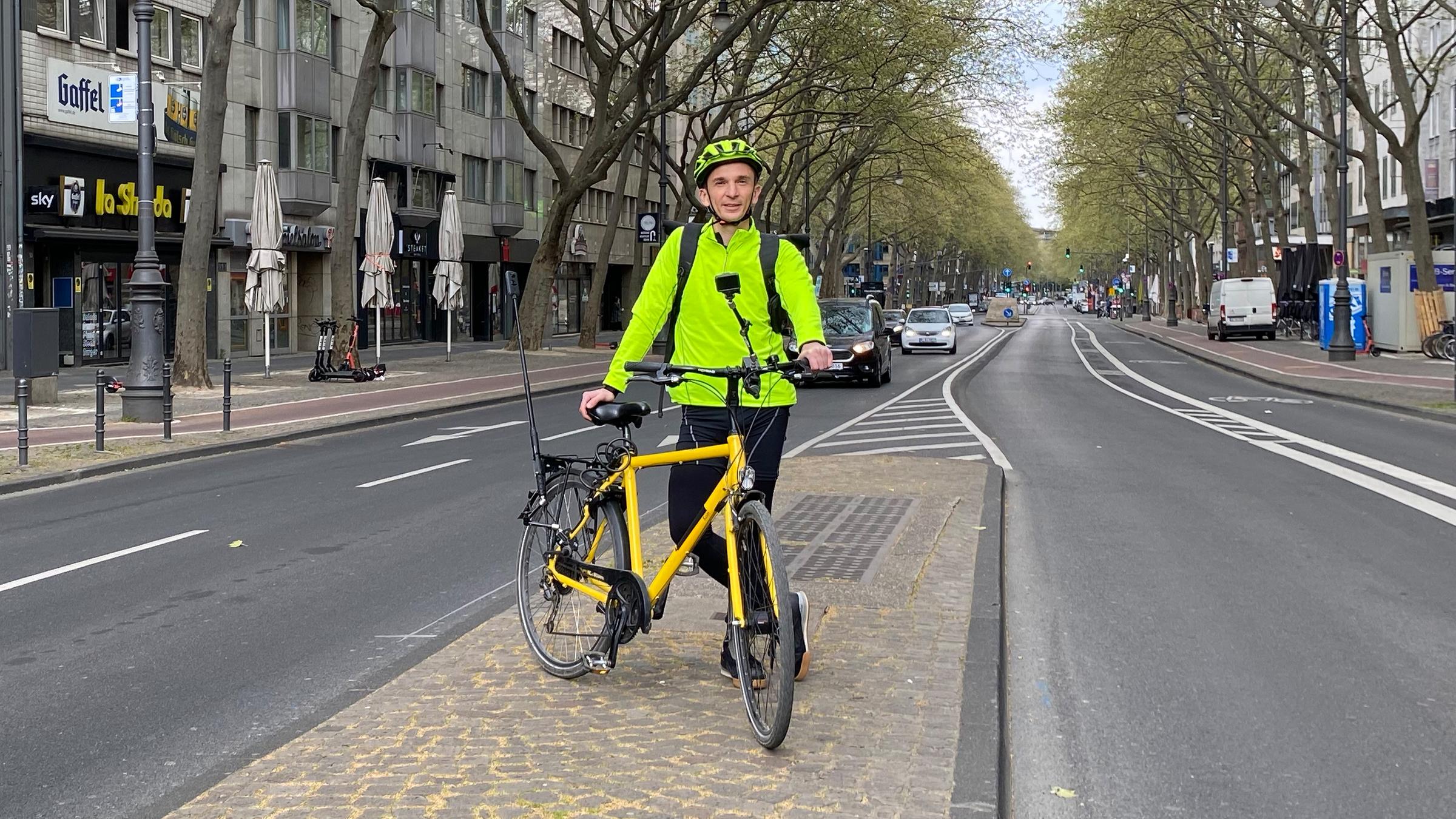 Eric Mayer mit Fahrrad