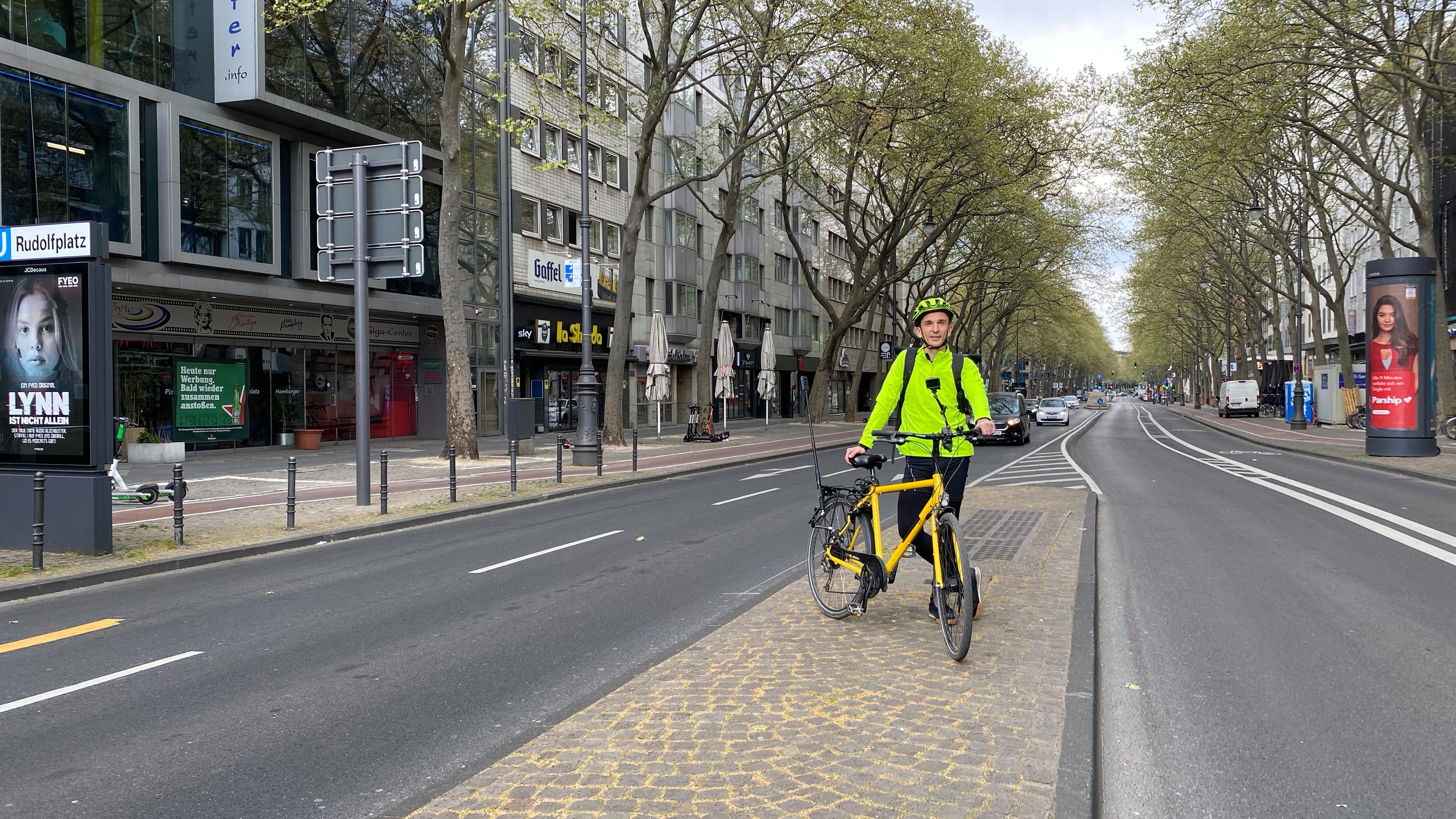 Eric Mayer mit Fahrrad