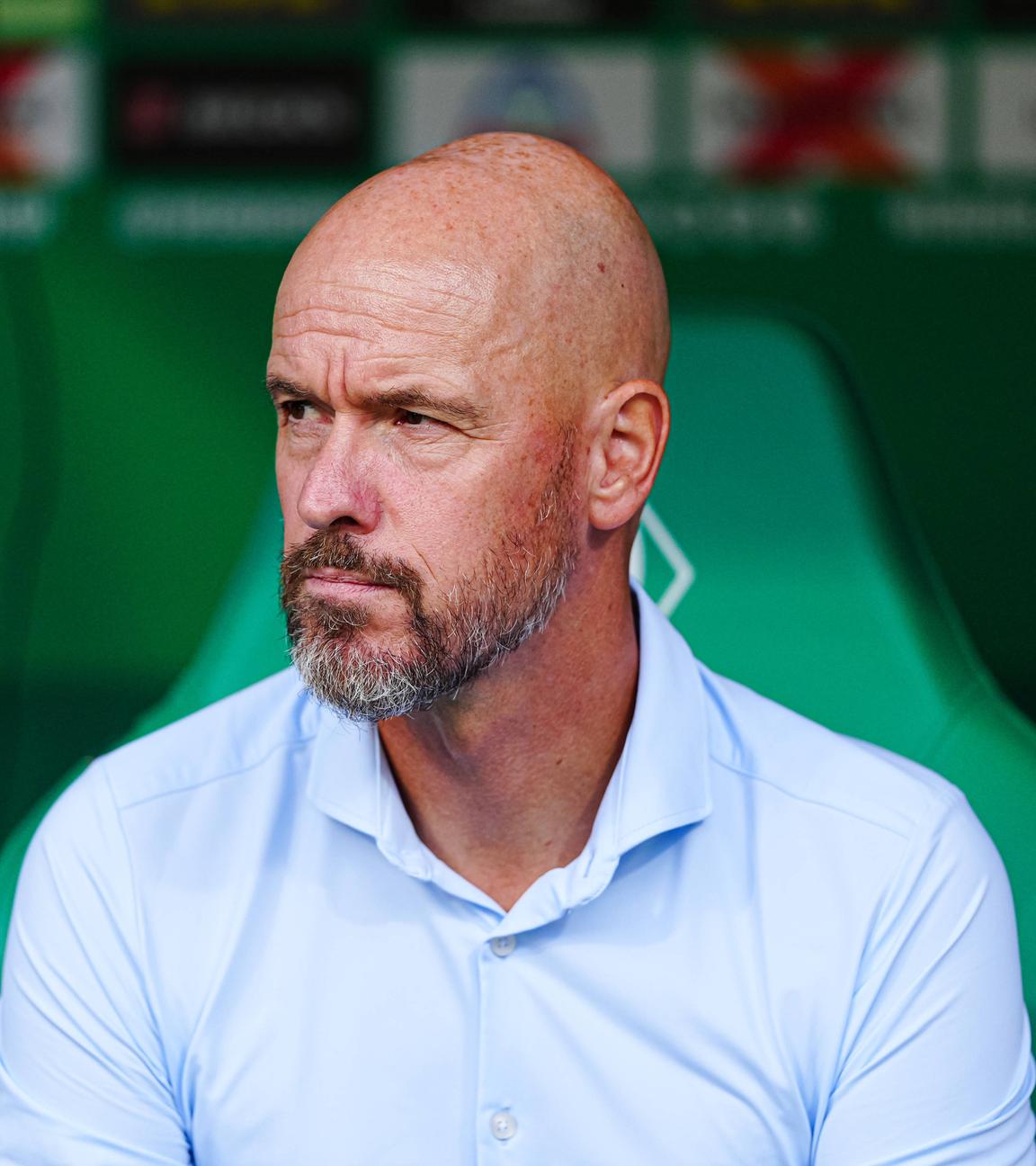 Erik ten Hag im Stadion am 30.08.25 bei dem Fußballspiel SV Werder Bremen gegen 04 Bayer Leverkusen in Bremen.