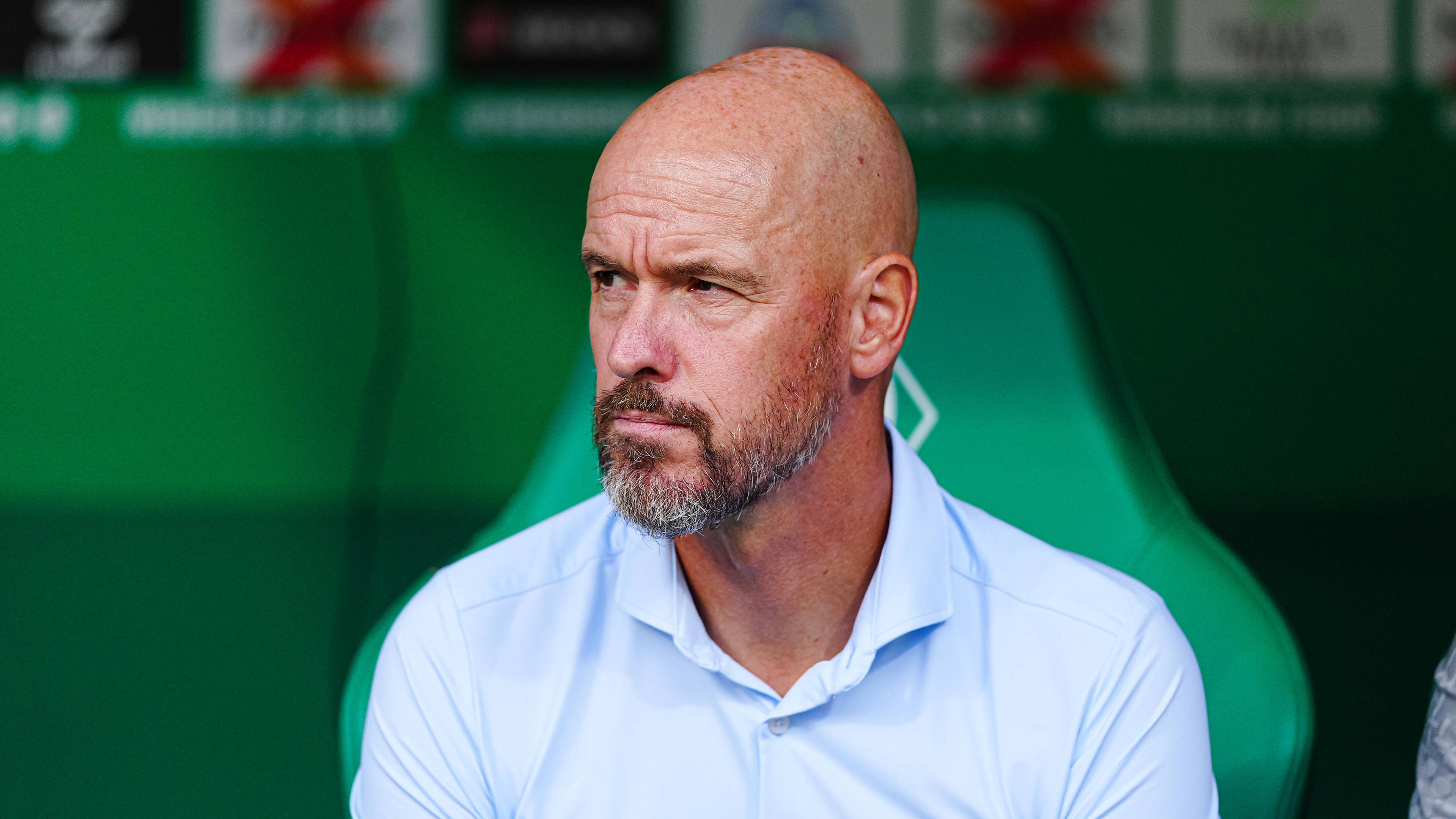 Erik ten Hag im Stadion am 30.08.25 bei dem Fußballspiel SV Werder Bremen gegen 04 Bayer Leverkusen in Bremen.