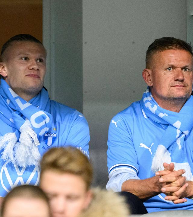 Erling Haaland mit Vater Alf Inge auf der Tribüne beim Spiel zwischen Malmö FF and IFK Göteborg am 28. Oktober 2024 in Malmö