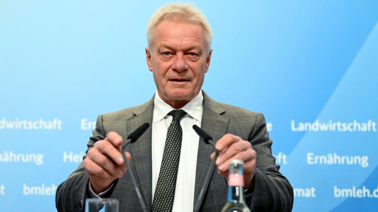 Alois Rainer (CSU), Bundesminister für Landwirtschaft, Ernährung und Heimat, spricht während der Vorstellung des «Ernährungsreports 2025»