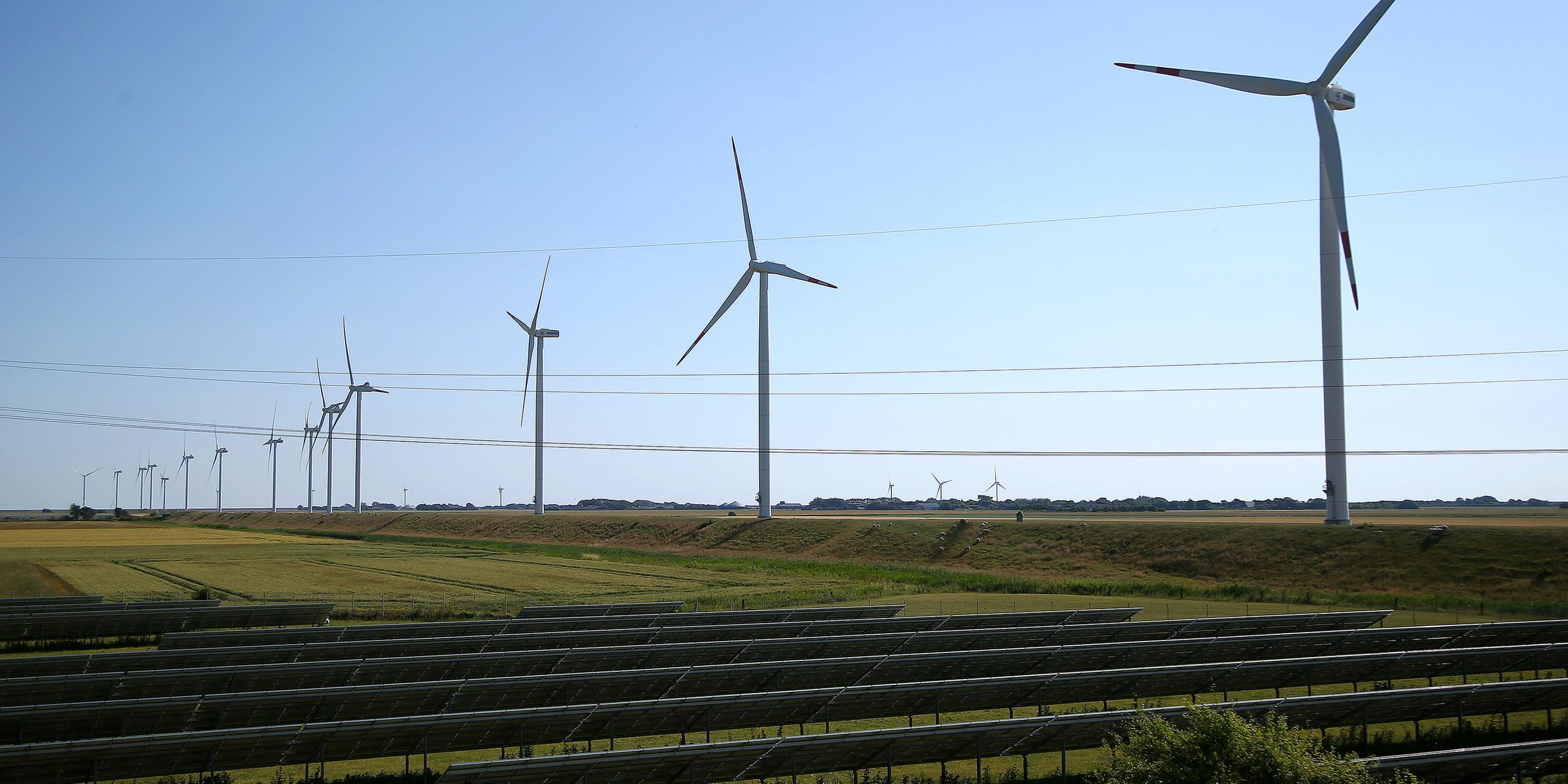 Solarpark und Windräder