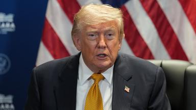 08.07.2026, Türkei, Ankara: US-Präsident Donald Trump trifft sich am Rande des NATO-Gipfels mit dem ukrainischen Präsidenten.