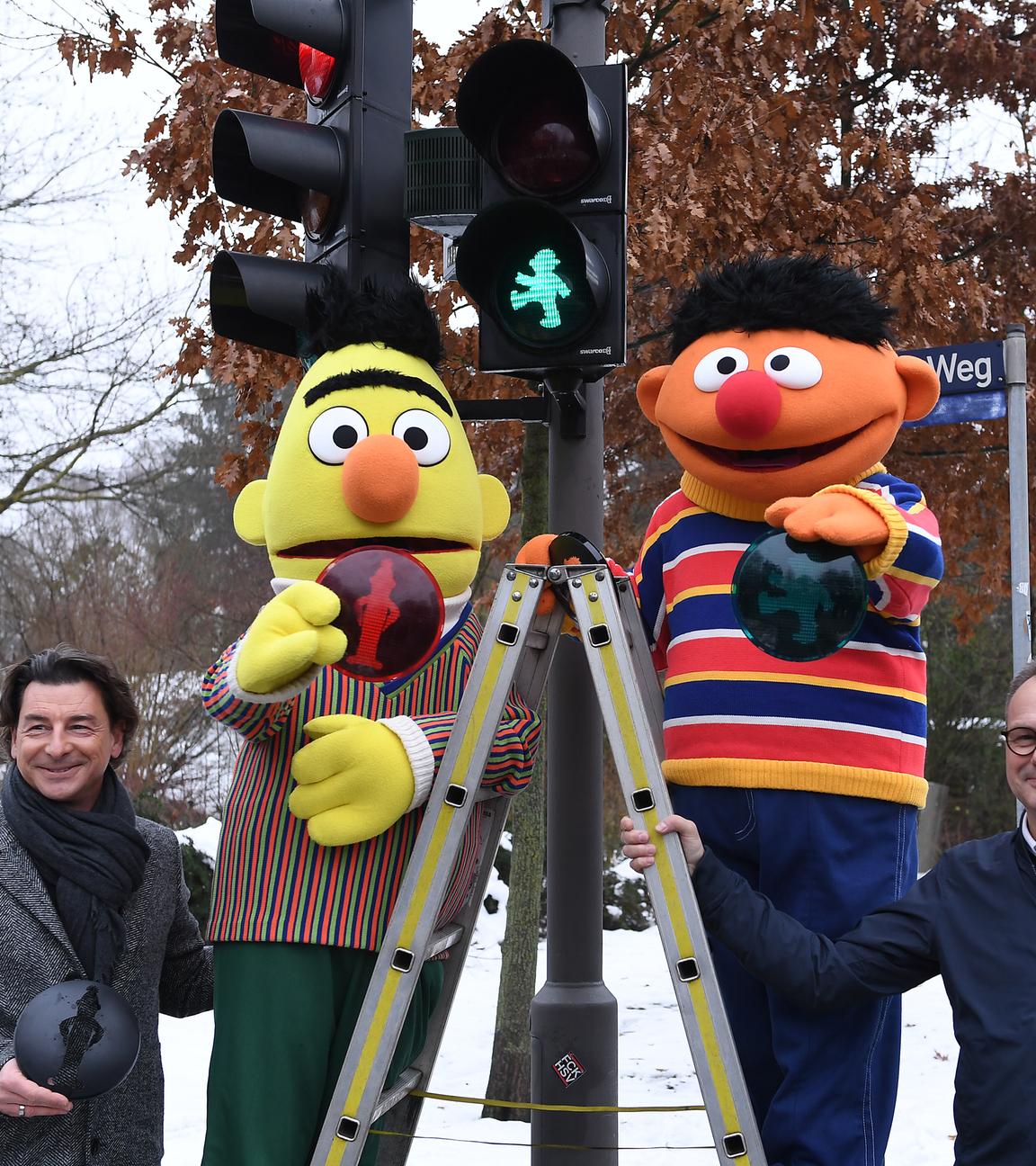 Die beiden Kultfiguren Ernei und Bert sind jetzt die neuen Ampelmännchen