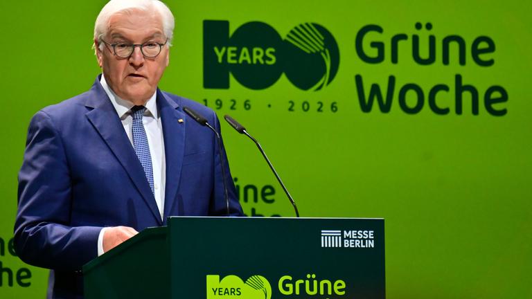 Frank-Walter Steinmeier, Bundespräsident, spricht während der Eröffnungsfeier der Internationalen Grünen Woche in der Messe Berlin. 