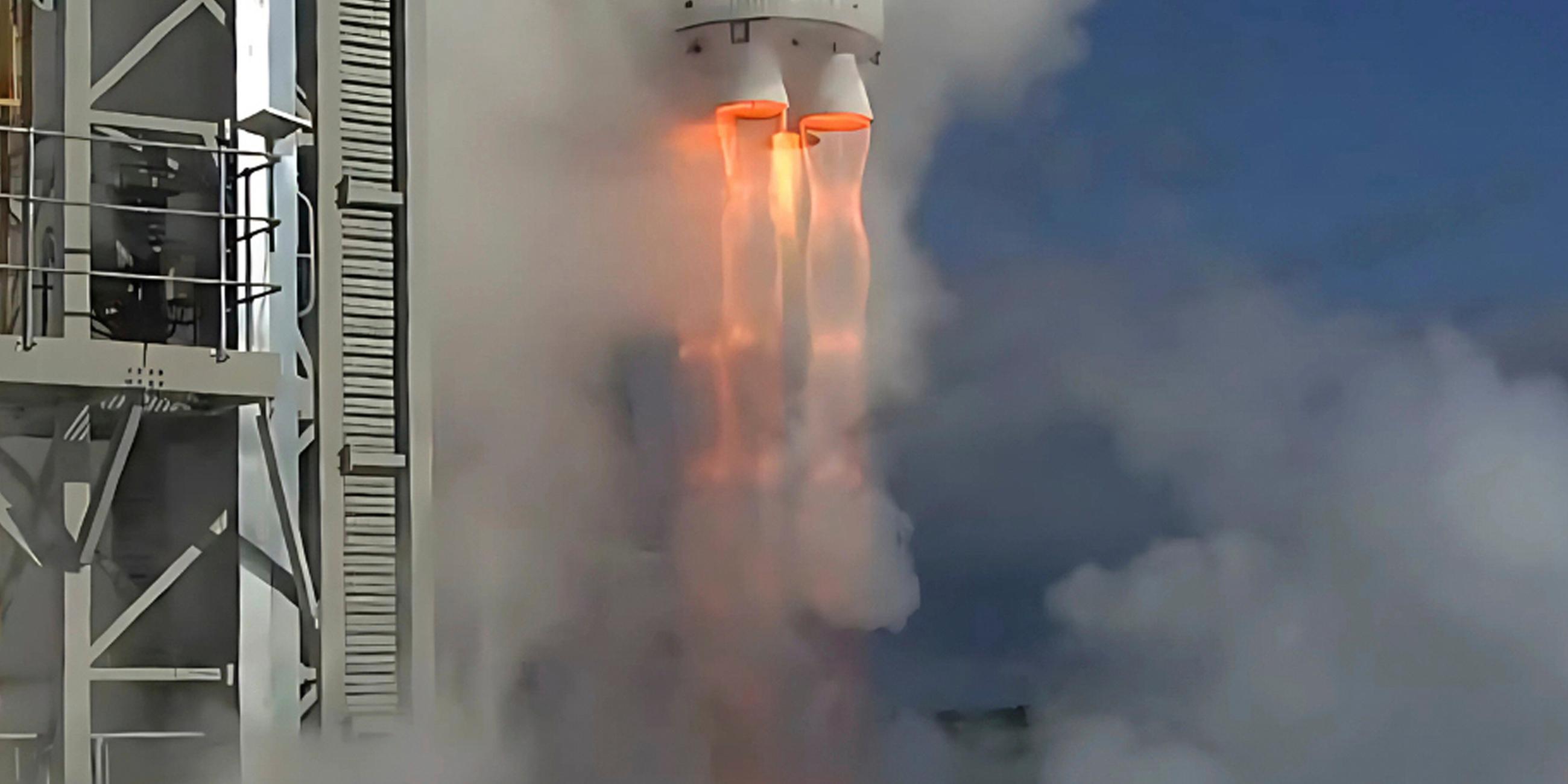 Auf diesem Foto von Gilmour Space Technologies wird am Mittwoch, dem 30. 7. 2025, in der Nähe von Bowen, Australien, eine Eris-Rakete gestartet. 