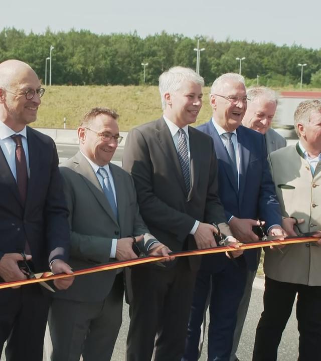 Der Bundesverkehrsminister bei einer Verkehrsfreigabe in Bayern.