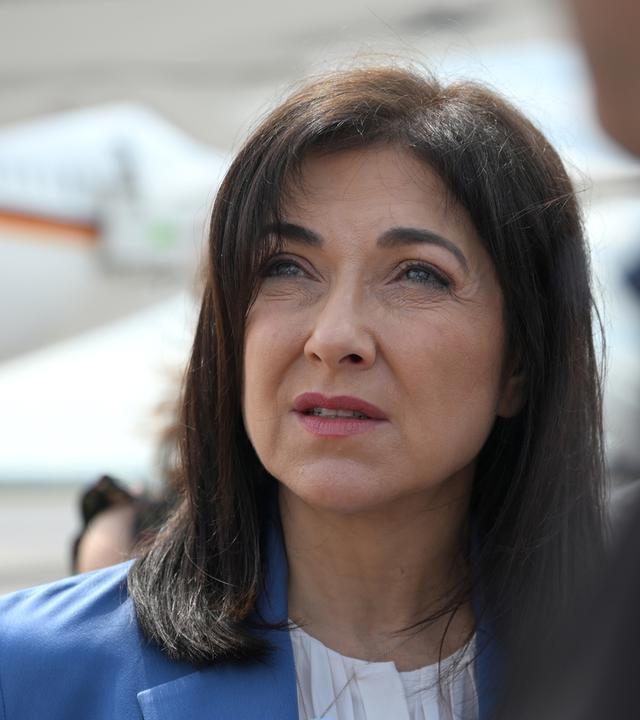 Brandenburg: Wirtschaftsministerin Katherina reiche vor ihrem Abflug in die Türkei.