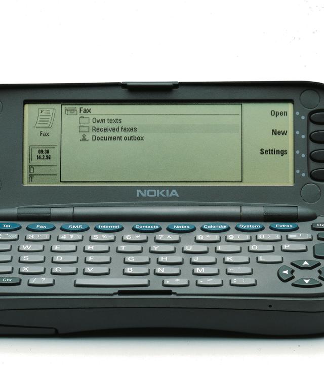 Eine amerikanische Firma entwickelte das erste Handy mit Funktionen eines Computers – ein Smartphone. 1996 kam dann das erste Smartphone mit Internetzugang auf den Markt.
