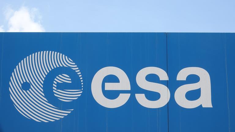 ESA-Logo auf Gebäude