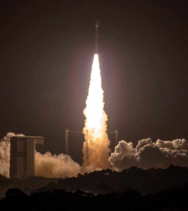 Die europäische Vega-C-Trägerrakete, betrieben von Avio, die den SMILE Satelliten auf ihrem Erstflug transportiert, startet im Rahmen einer Mission