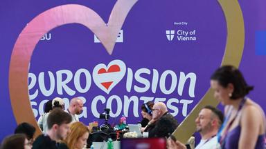 Das Eurovision-Logo im Pressezentrum vor den Proben für das erste Halbfinale des 70. Eurovision Song Contest (ESC) in Wien, Österreich, am 11. Mai 2026. Das erste Halbfinale des ESC 2026 ist für den 12. Mai angesetzt.