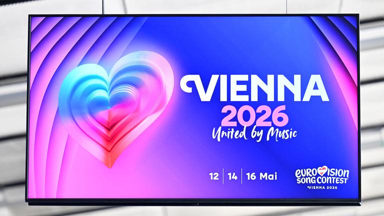 Österreich, Wien: Eine große Tafel weist in der Stadthalle auf den ESC 2026 hin.