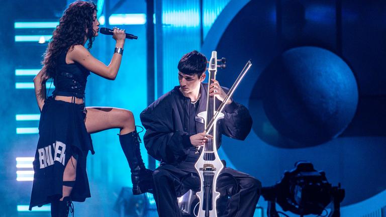 Eurovision Song Contest: das Duo Abor & Tynna performt am 15.05.2025 in Basel, Schweiz.