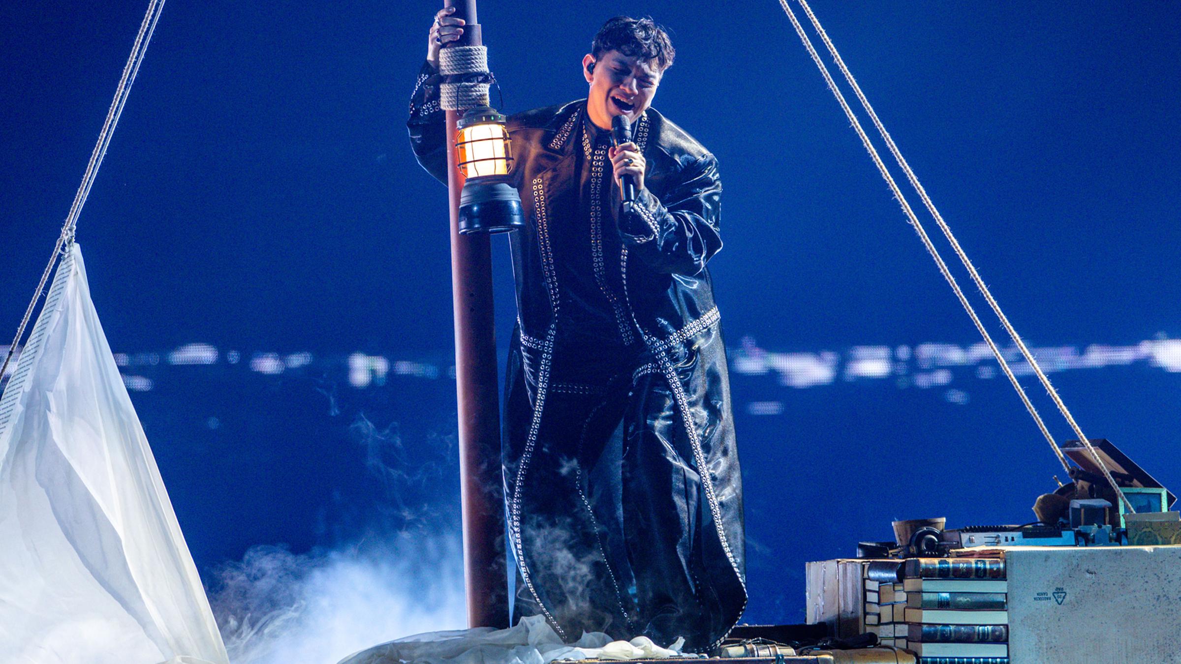 Eurovision Song Contest: der österreichische Sänger JJ performt am 15.05.2025 in Basel, Schweiz.