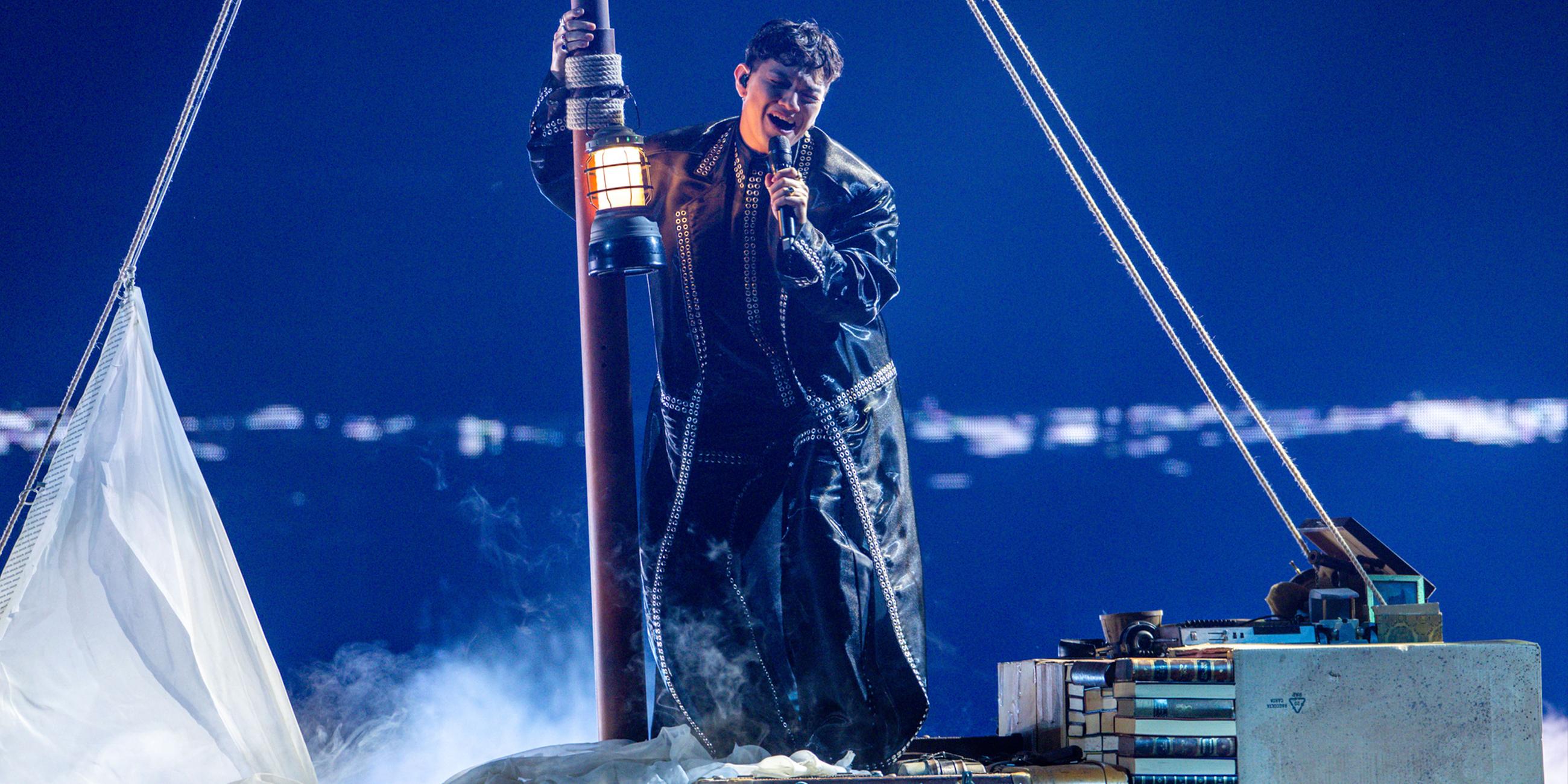Eurovision Song Contest: der österreichische Sänger JJ performt am 15.05.2025 in Basel, Schweiz.