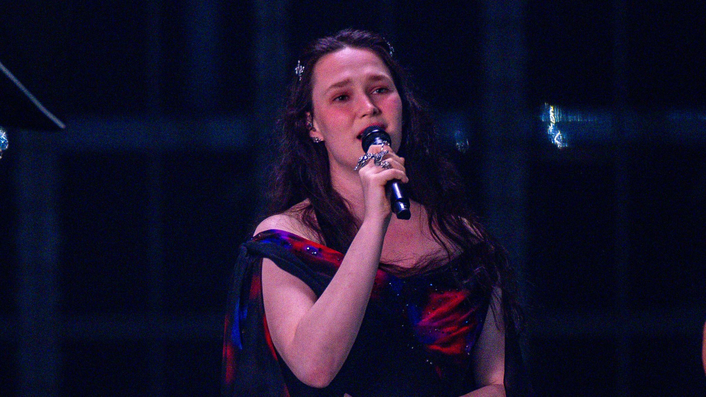 Eurovision Song Contest: die Sängerin Zoë Më performt am 15.05.2025 in Basel, Schweiz.
