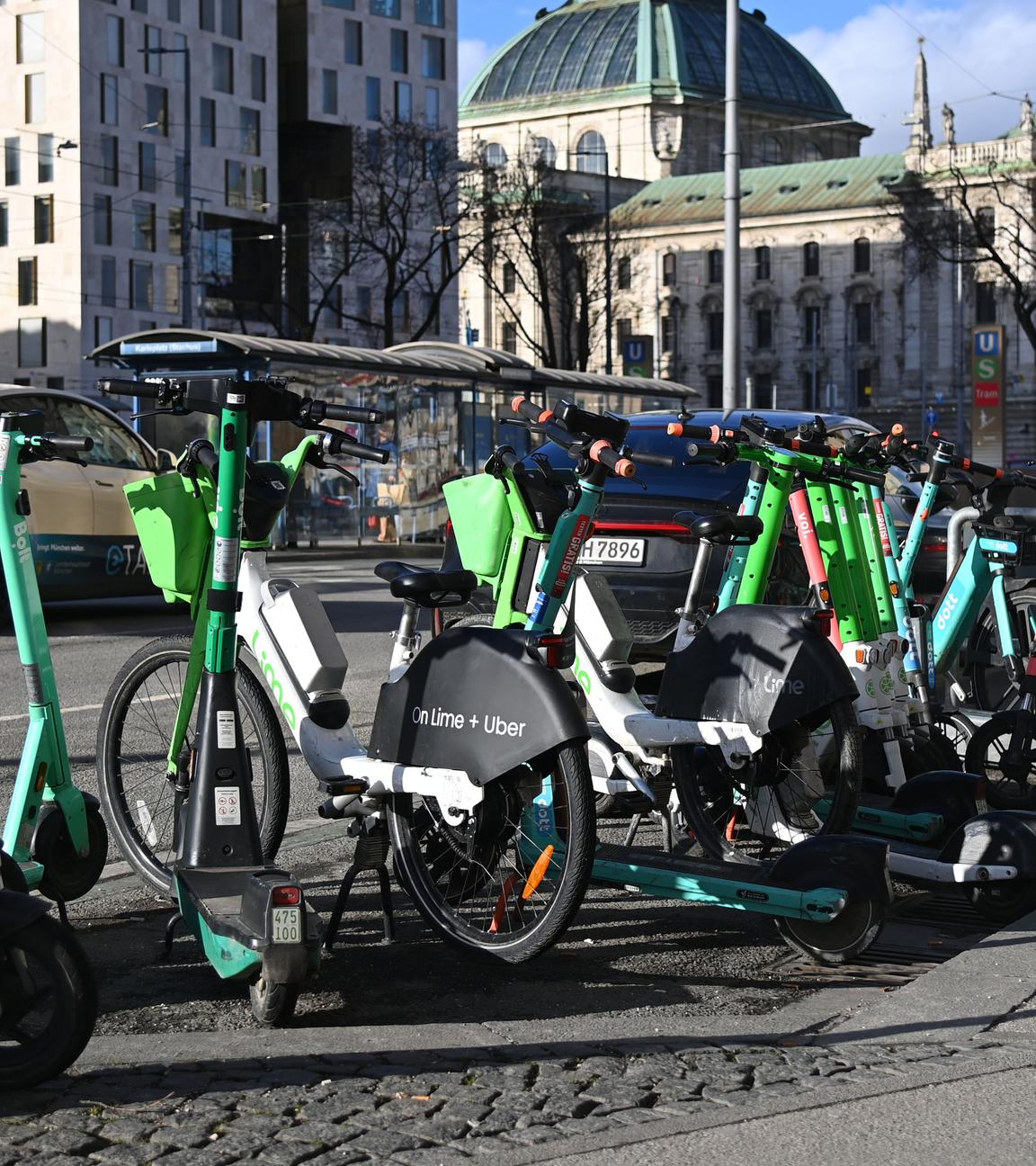 Die Bundesregierung will die Regeln für E-Scooter verschärfen.