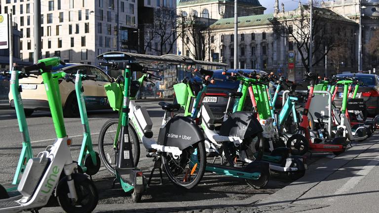 Die Bundesregierung will die Regeln für E-Scooter verschärfen.