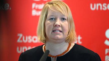 Die stellvertretende Vorsitzende der SPD Fraktion, Wiebke Esdar, bezeichnete die Aussage Bärs als "schlicht falsch". Die SPD-Fraktion stehe geschlossen hinter der geplanten Bafög-Reform.