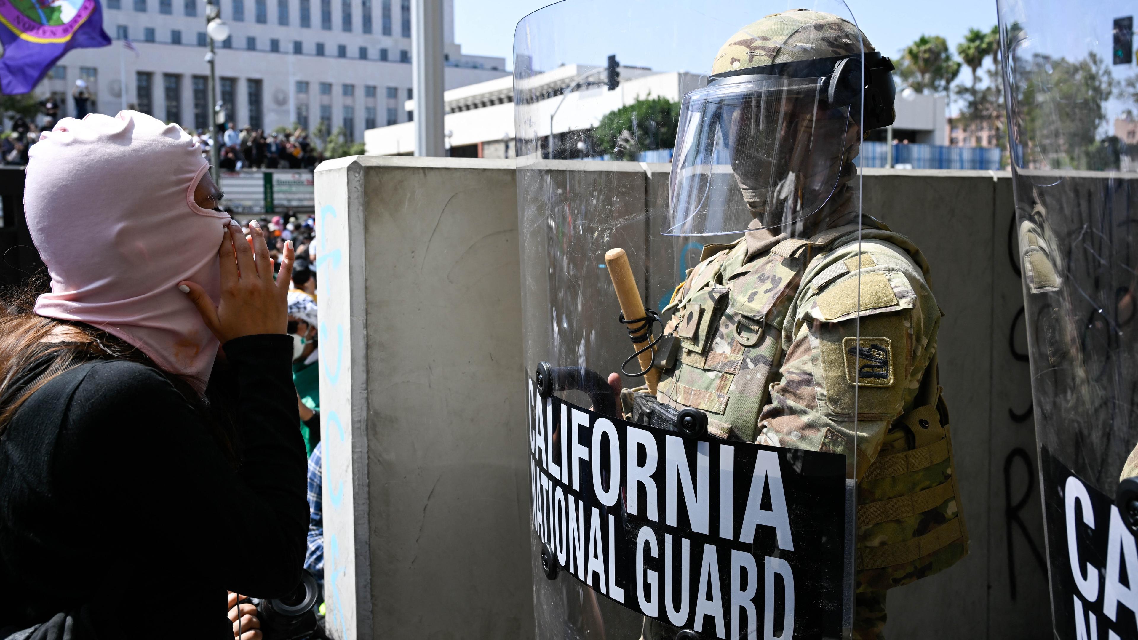Anhaltende Proteste gegen die Migrationspolitik in Los Angeles