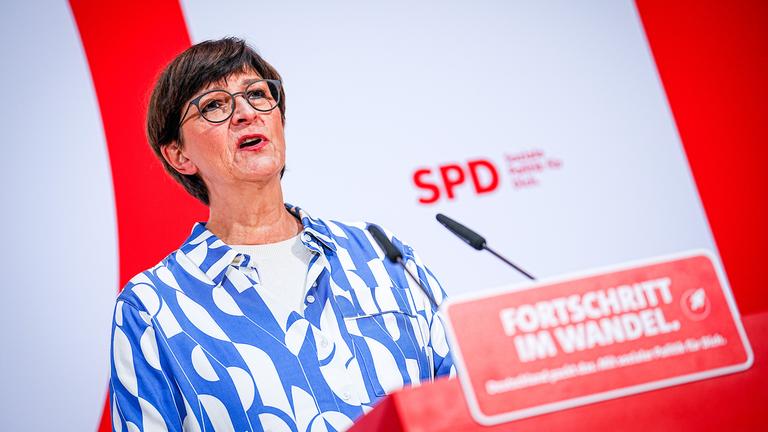 SPD-Chefin Saskia Esken bei einer Jahresabschluss-Pressekonferenz nach den Gremiensitzungen ihrer Partei.