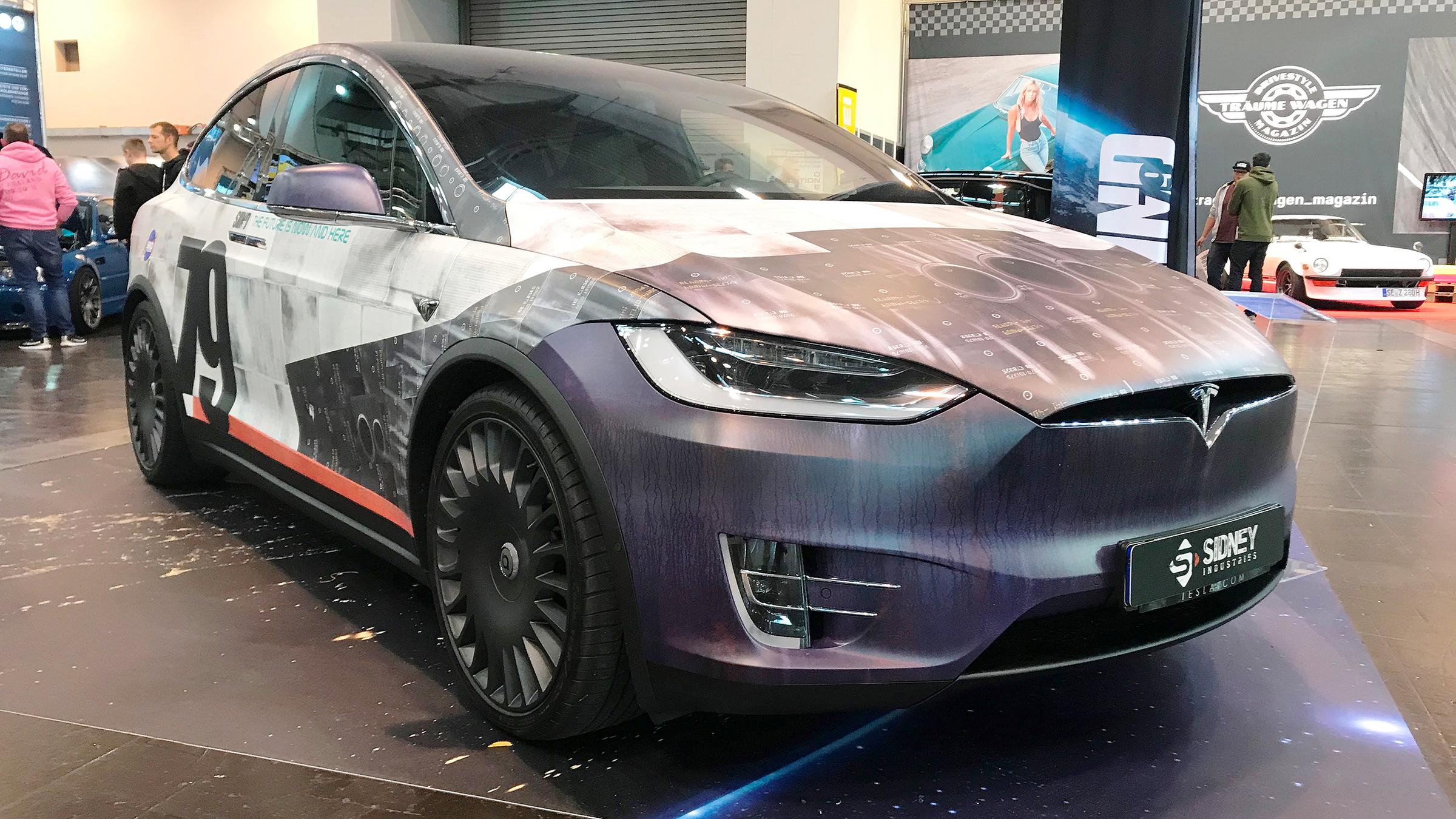 ... mal einem Tesla Model X ...