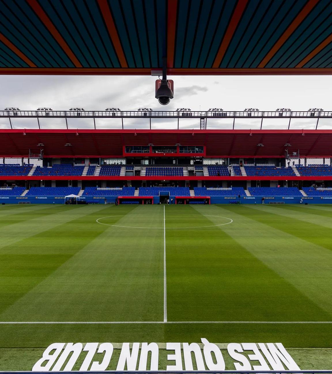 Leere Tribüne des Estadi Johan Cruyff in Barcelona