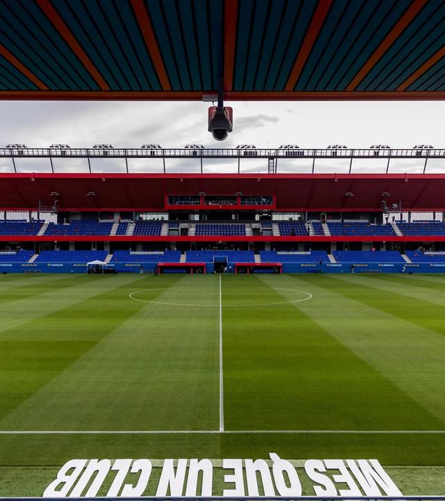 Leere Tribüne des Estadi Johan Cruyff in Barcelona