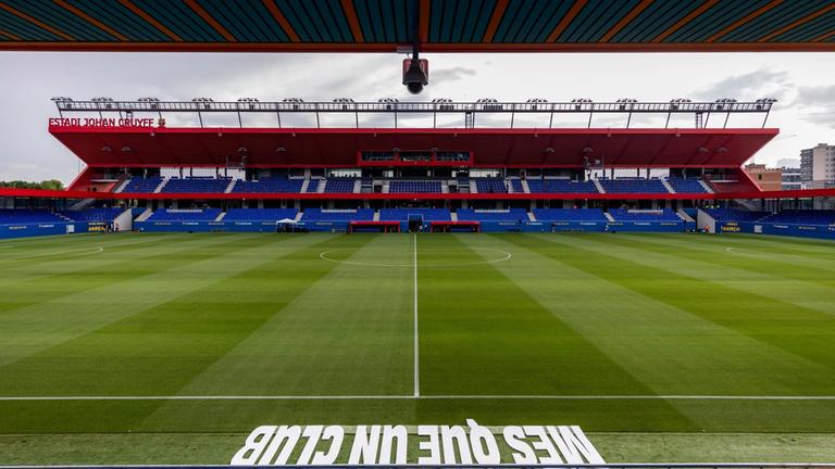 Leere Tribüne des Estadi Johan Cruyff in Barcelona