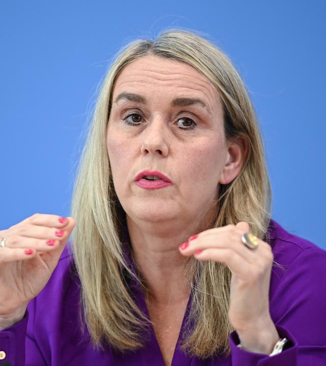 Judith Simon, stellvertretende Vorsitzende des Deutschen Ethikrates, spricht bei der Stellungnahme des Deutschen Ethikrates zur Ablehnung eines Social-Media-Verbots für Jugendliche.