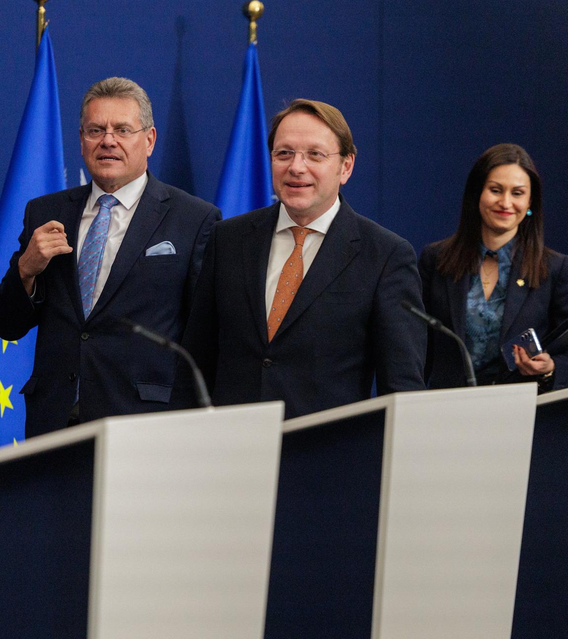 epa12634415 (L-R) European Commissioner for Agriculture and Food Christophe Hansen, European Commissioner for Trade and Economic Security; Interinstitutional Relations and Transparency Maros Sefcovic, European Commissioner for Health and Animal Welfare Oliver Varhelyi, and Minister of Agriculture, Rural Development, and Environment of Cyprus Maria Panayiotou speak during a press conference following the meeting of EU agriculture ministers in Brussels, Belgium, 07 January 2026. The talks addressed food security and farmers' concerns and included detailed discussions on the controversial Mercosur trade agreement, as the EU weighs a make-or-break decision on the long-negotiated deal.  EPA/OLIVIER MATTHYS