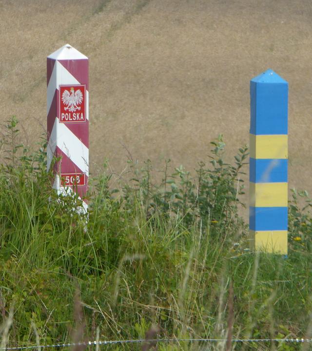 Grenzsteine an polnisch-ukrainischen Grenze
