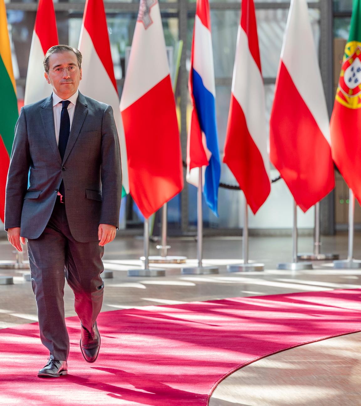 15.07.2025, Belgien, Brüssel: Der spanische Außenminister Jose Manuel Albares Bueno trifft zu einem Treffen der EU-Außenminister im EU-Ratsgebäude ein.
