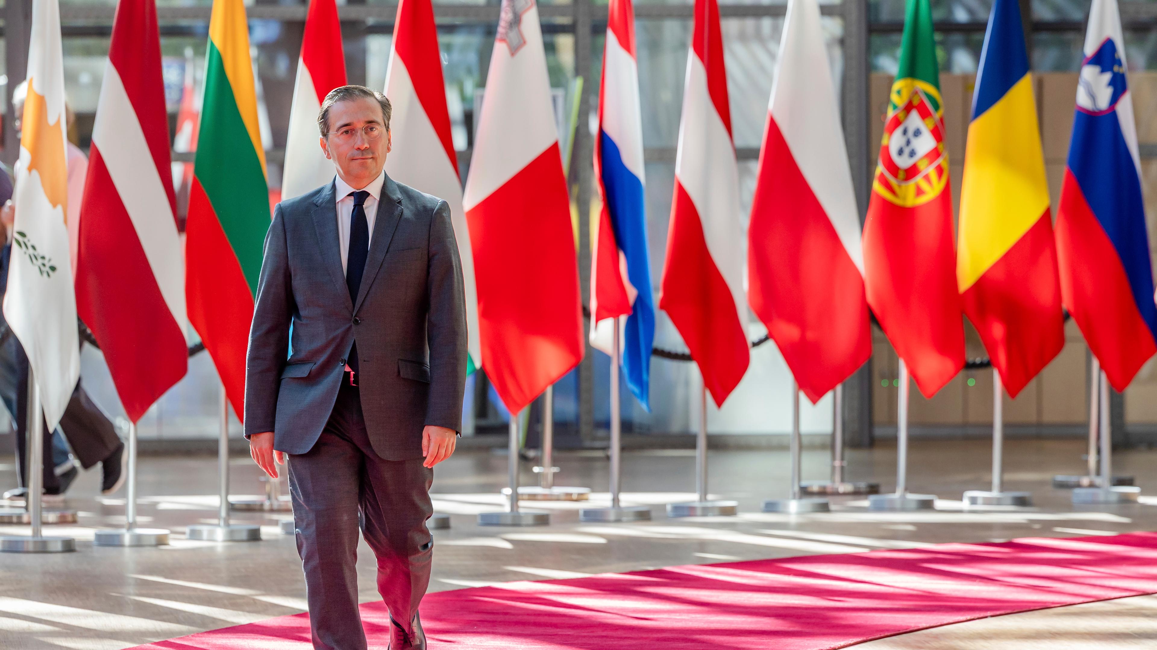 15.07.2025, Belgien, Brüssel: Der spanische Außenminister Jose Manuel Albares Bueno trifft zu einem Treffen der EU-Außenminister im EU-Ratsgebäude ein.