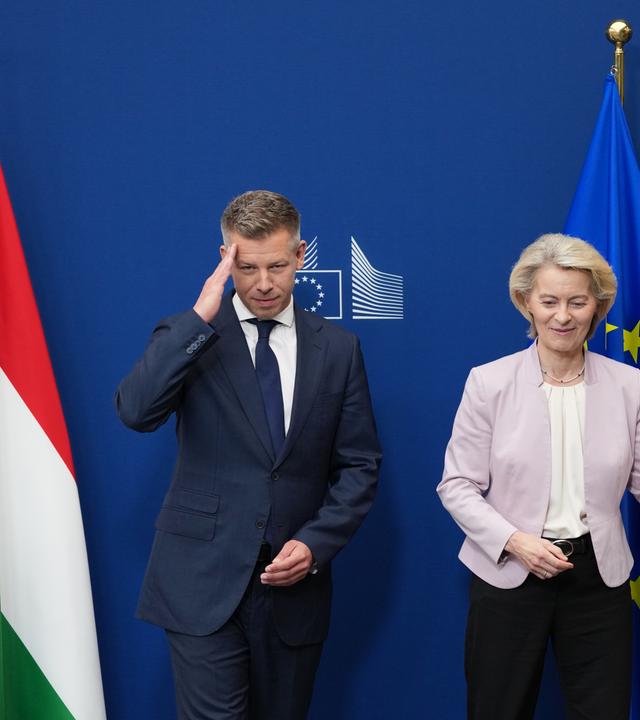 29.05.2026, Belgien, Brüssel: Die Präsidentin der Europäischen Kommission, Ursula von der Leyen, begrüßt den ungarischen Ministerpräsidenten Peter Magyar vor einem Treffen am EU-Hauptsitz.