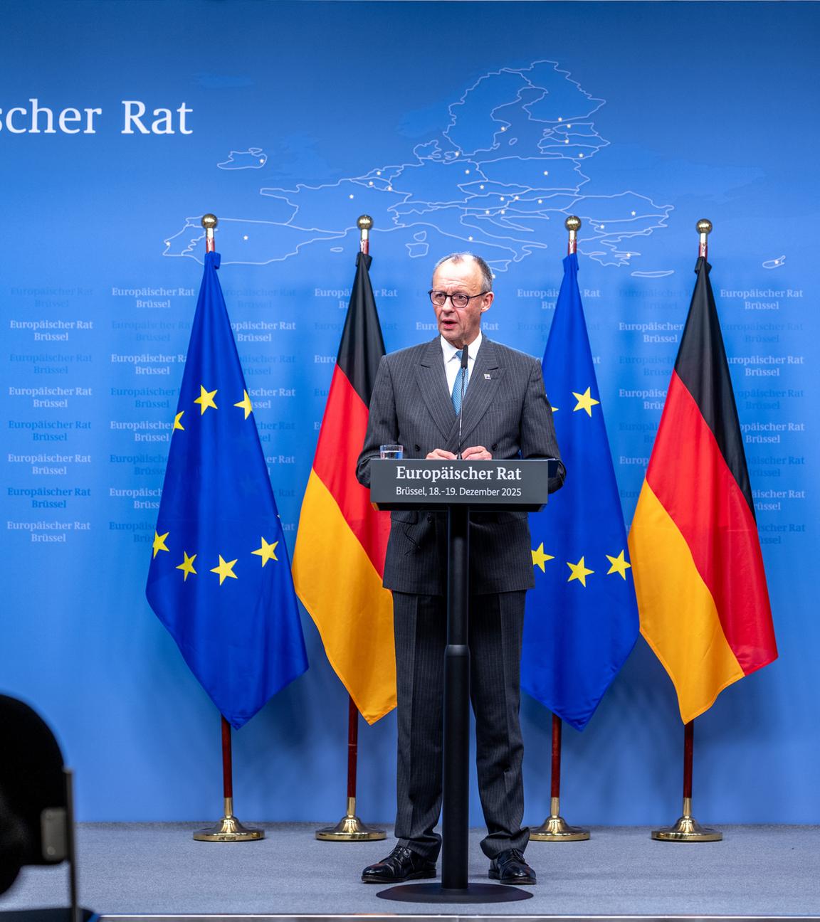 Bundeskanzler Friedrich Merz (CDU) spricht bei der Pressekonferenz nach dem EU-Gipfel. 
