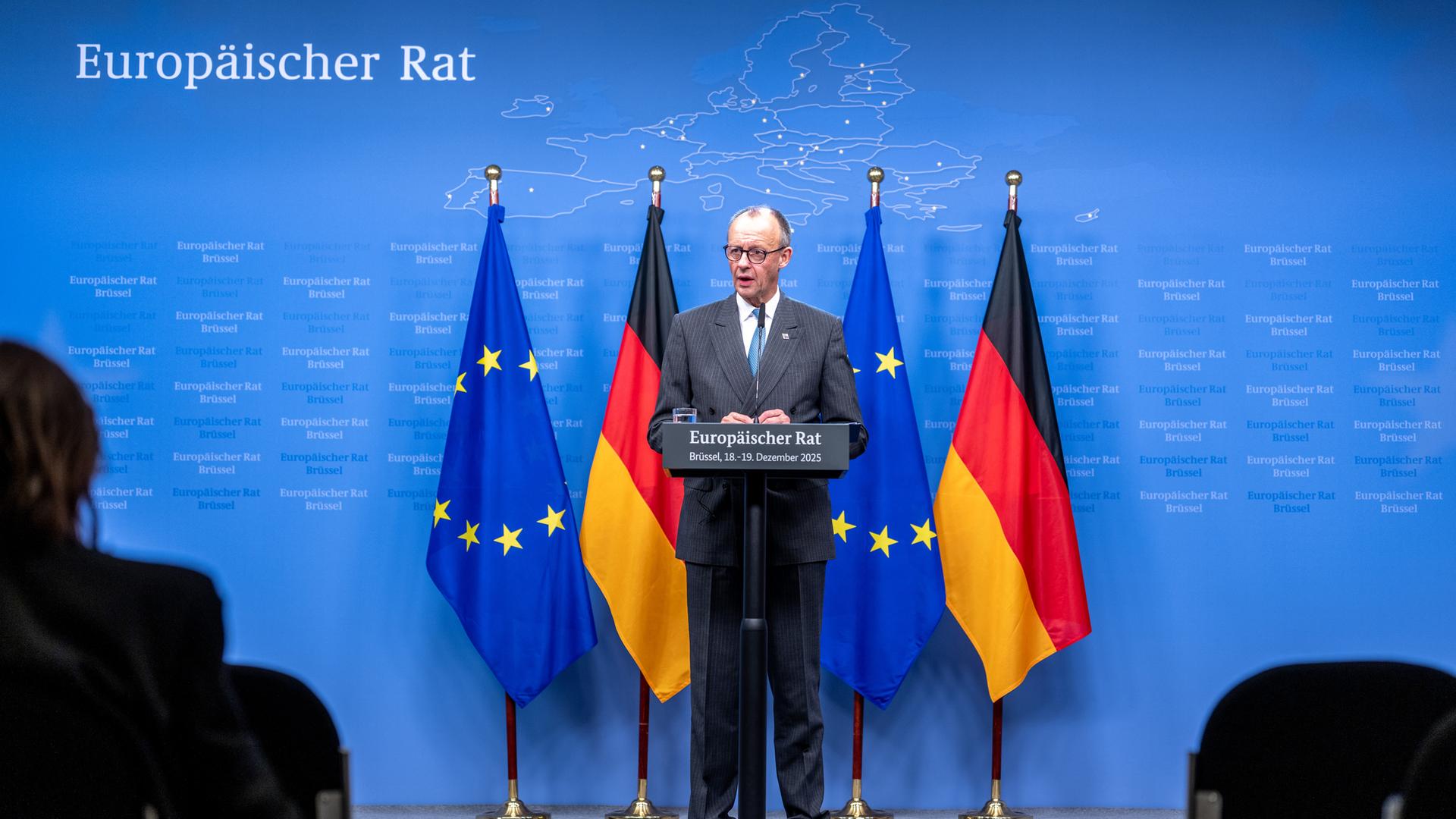 Bundeskanzler Friedrich Merz (CDU) spricht bei der Pressekonferenz nach dem EU-Gipfel. 