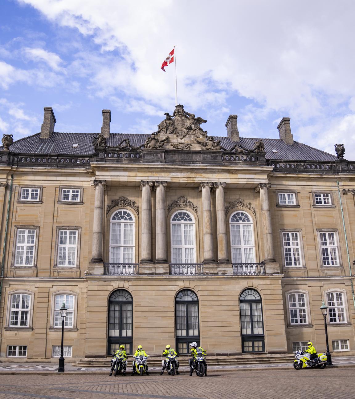 Dänische, schwedische und norwegische Polizeimotorräder patrouillieren vor dem EU-Gipfel in Amalienborg in Kopenhagen.