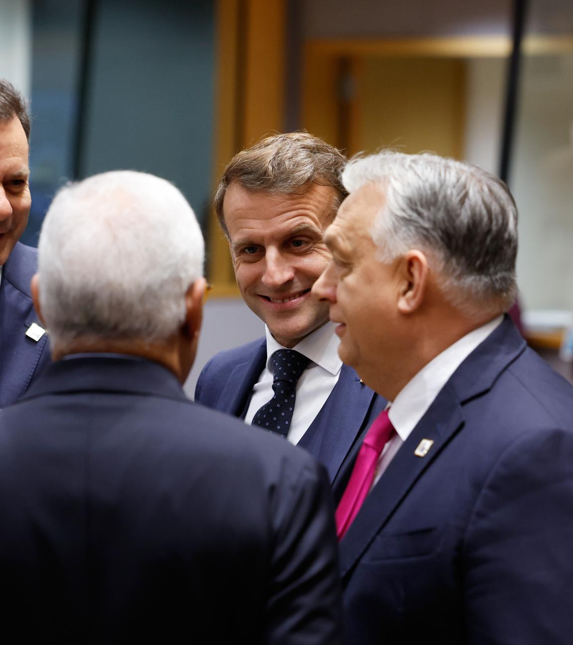Portugals Premier Luis Montenegro, Präsident des Europäischen Rates Antonio Costa, Frankreichs Präsident Emmanuel Macron und Ungarns Premier Viktor Orban beim EU-Gipfel in Brüssel.