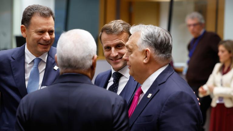 Portugals Premier Luis Montenegro, Präsident des Europäischen Rates Antonio Costa, Frankreichs Präsident Emmanuel Macron und Ungarns Premier Viktor Orban beim EU-Gipfel in Brüssel.